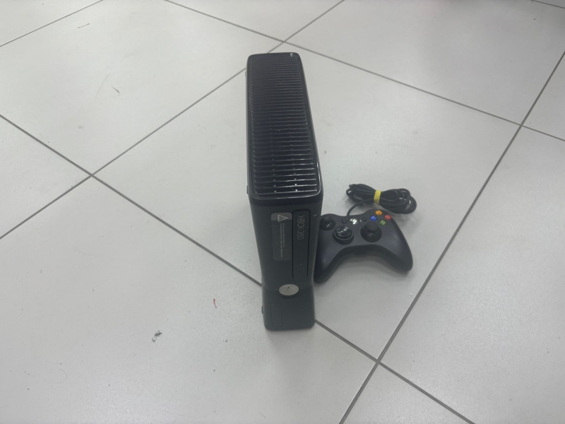 Игровая приставка Xbox 360