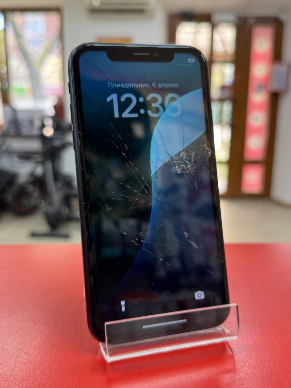 Мобильный телефон Apple iPhone XR