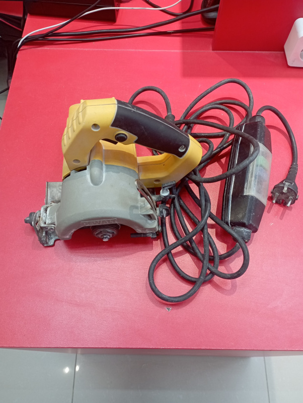 Плиткорез Dewalt DWC410