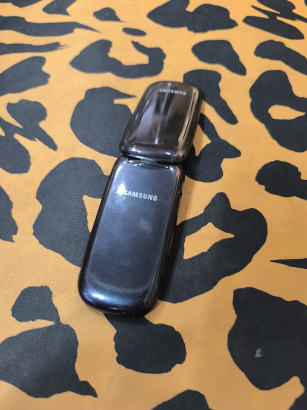 Мобильный телефон Samsung Z